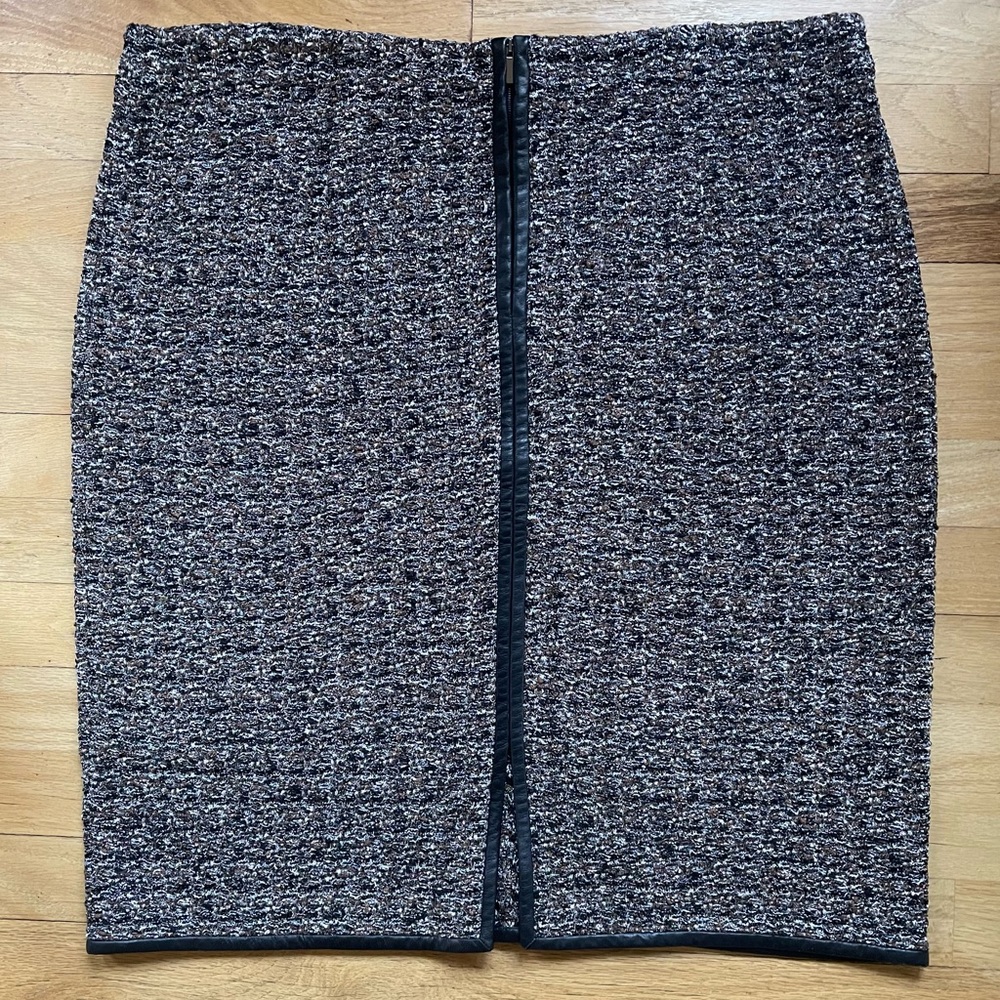 St. John - Metallic Tweed Pencil Skirt with Leather Detailing. Sz 16 - NWT